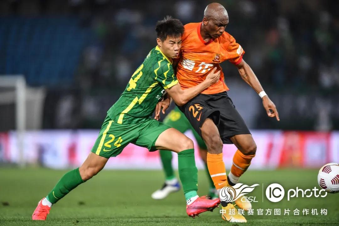 أهداف الأهلي وبيراميدز 1-1 في مباراة مثيرة بالدوري المصري